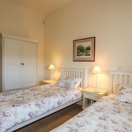 Cosy Barn Villa Dwyran Exteriör bild