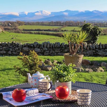Cosy Barn Villa Dwyran Exteriör bild