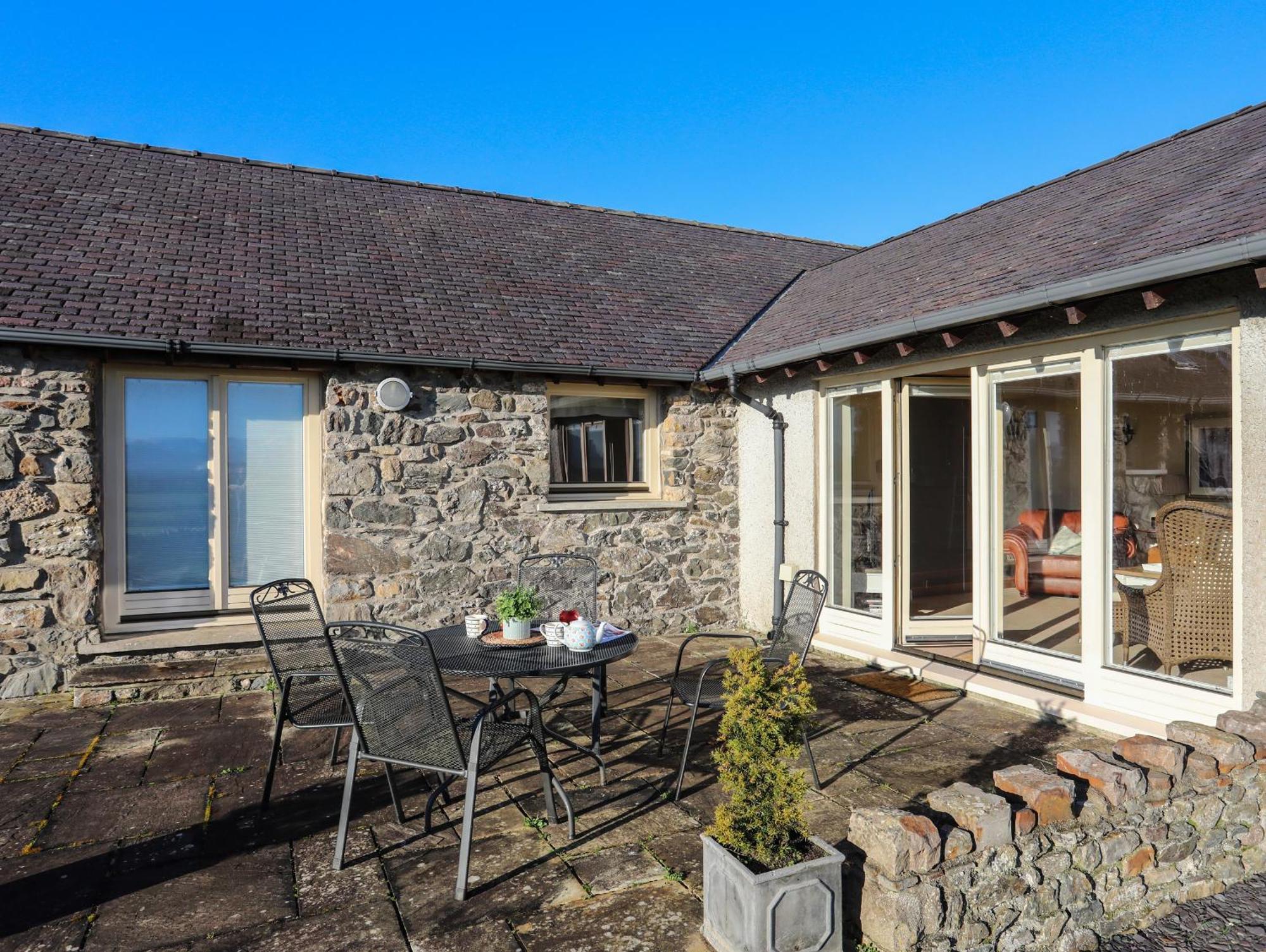 Cosy Barn Villa Dwyran Exteriör bild